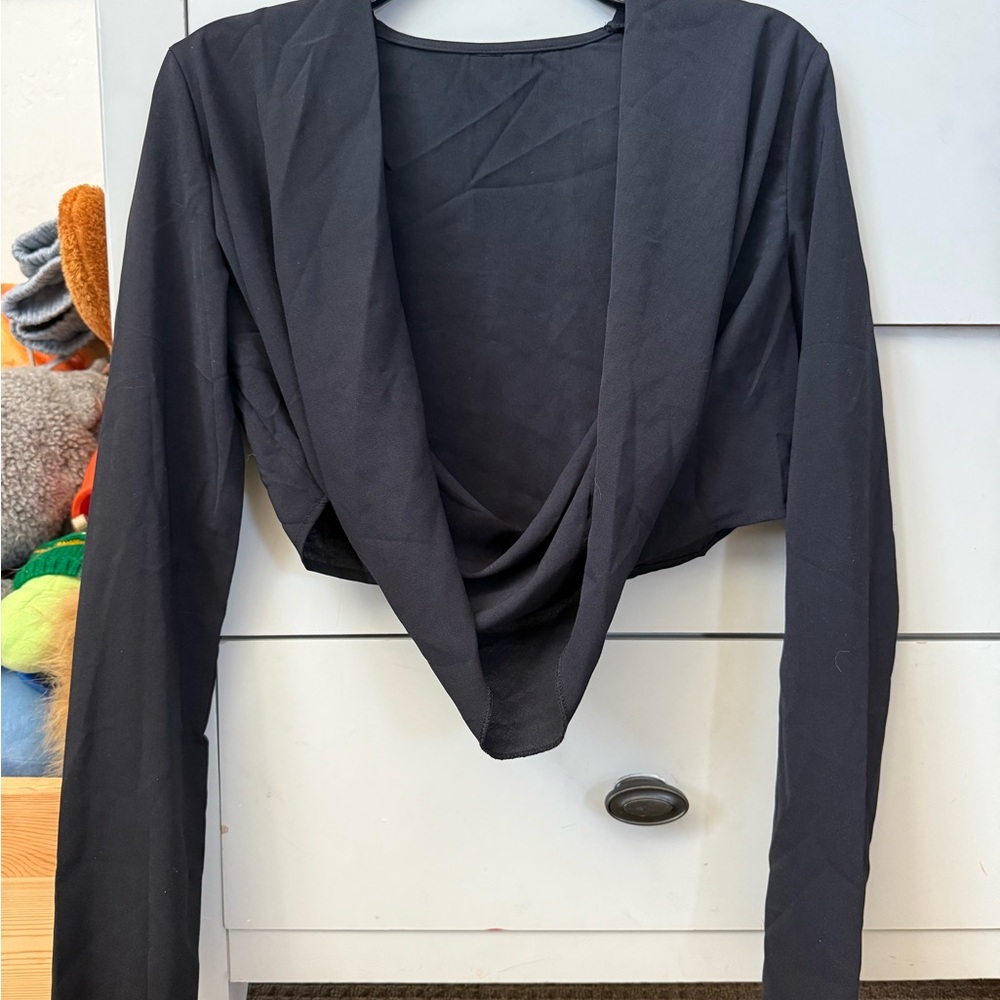 Black Drop Collar Long Sleeve Women's Cropped Top